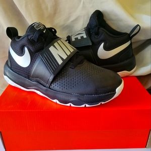 NIKE TEAM HUSTLE D 8